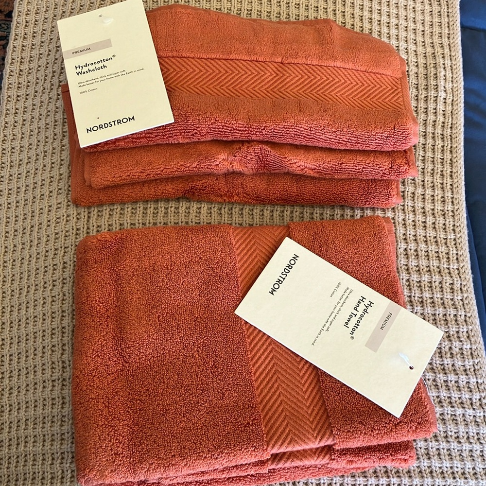 Nordstrom Hydrocotton hand towel and washcloth set
